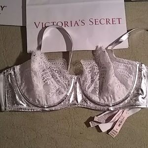 Nwt Victoria secret size 34D dream angel push up
